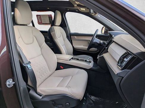 Certified 2025 Volvo XC90 B5 Core w/ Protection Package Premier image 24