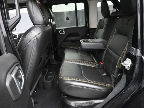 Used 2022 Jeep Wrangler Unlimited Sahara image 12