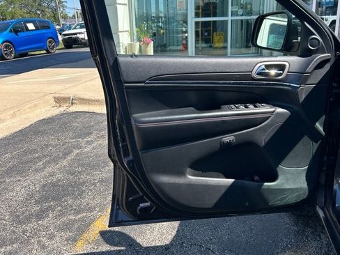 Used 2017 Jeep Grand Cherokee Limited AWD/4WD image 22