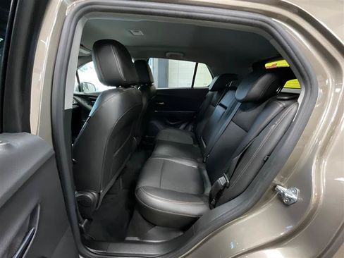Used 2022 Chevrolet Trax LT w/ Driver Confidence Package AWD/4WD image 21