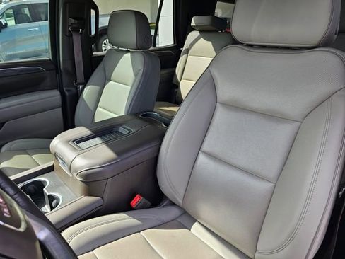 Used 2022 GMC Yukon SLT w/ SLT Premium Package image 15