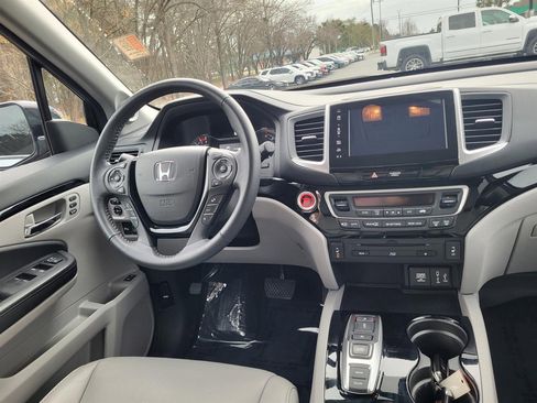 Used 2017 Honda Pilot Touring image 17