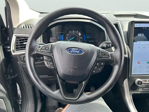 Used 2024 Ford Edge SE w/ Black Appearance Package AWD/4WD image 17
