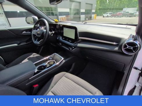 Certified 2025 Chevrolet Equinox LT AWD/4WD image 30