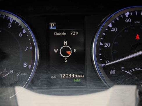 Used 2018 Toyota Highlander XLE AWD/4WD image 23
