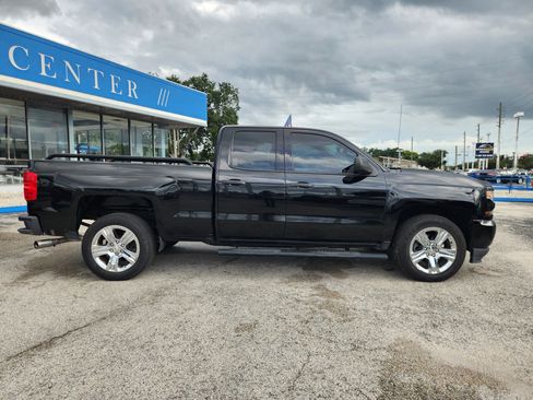 Used 2018 Chevrolet Silverado 1500 Custom w/ Custom Convenience Package image 9