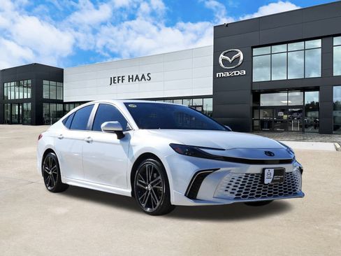 Used 2025 Toyota Camry XSE image 4