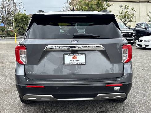 Used 2023 Ford Explorer XLT w/ Equipment Group 202A RWD image 4