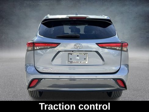 Used 2021 Toyota Highlander Limited image 7