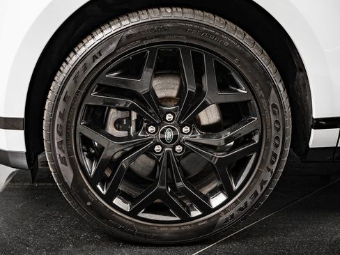 Used 2023 Land Rover Range Rover Evoque R-Dynamic SE image 13