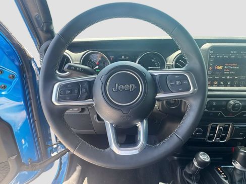 Used 2023 Jeep Wrangler Unlimited Sahara AWD/4WD image 12