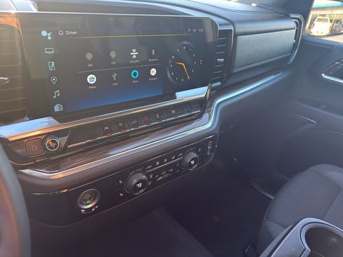 Used 2024 Chevrolet Silverado 1500 LT image 22