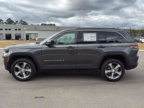 New 2026 Jeep Grand Cherokee Limited w/ Luxury Tech Group II RWD image 5