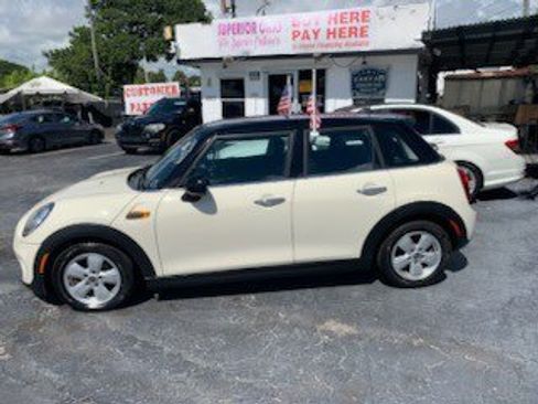 Used 2015 MINI Cooper 4-Door Hardtop image 1