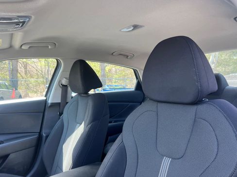 Used 2025 Hyundai Elantra SE image 13