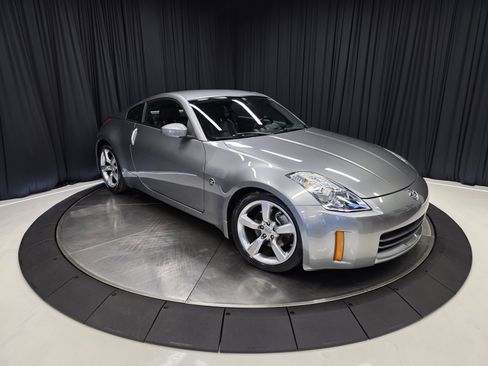 Used 2006 Nissan 350Z Touring w/ (N93) Cargo Convenience Pkg image 41