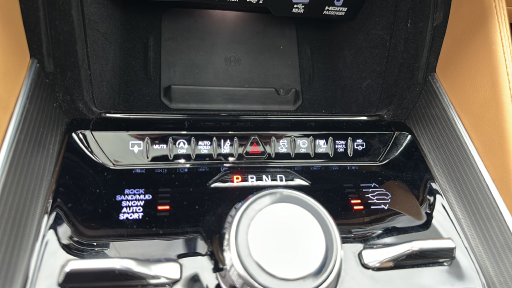 Used 2025 Jeep Grand Wagoneer Series III w/ Rear Seat Video Group 1 AWD/4WD image 20