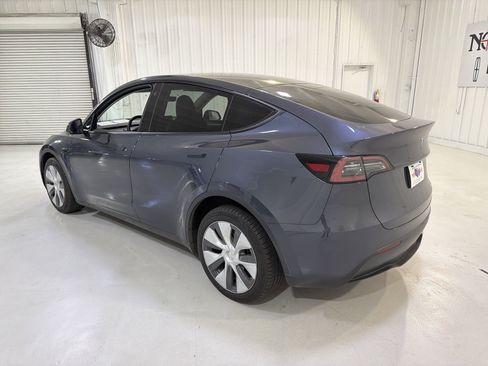 Used 2023 Tesla Model Y Long Range image 3