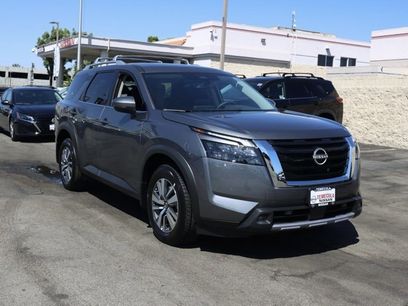 New 2025 Nissan Pathfinder SL