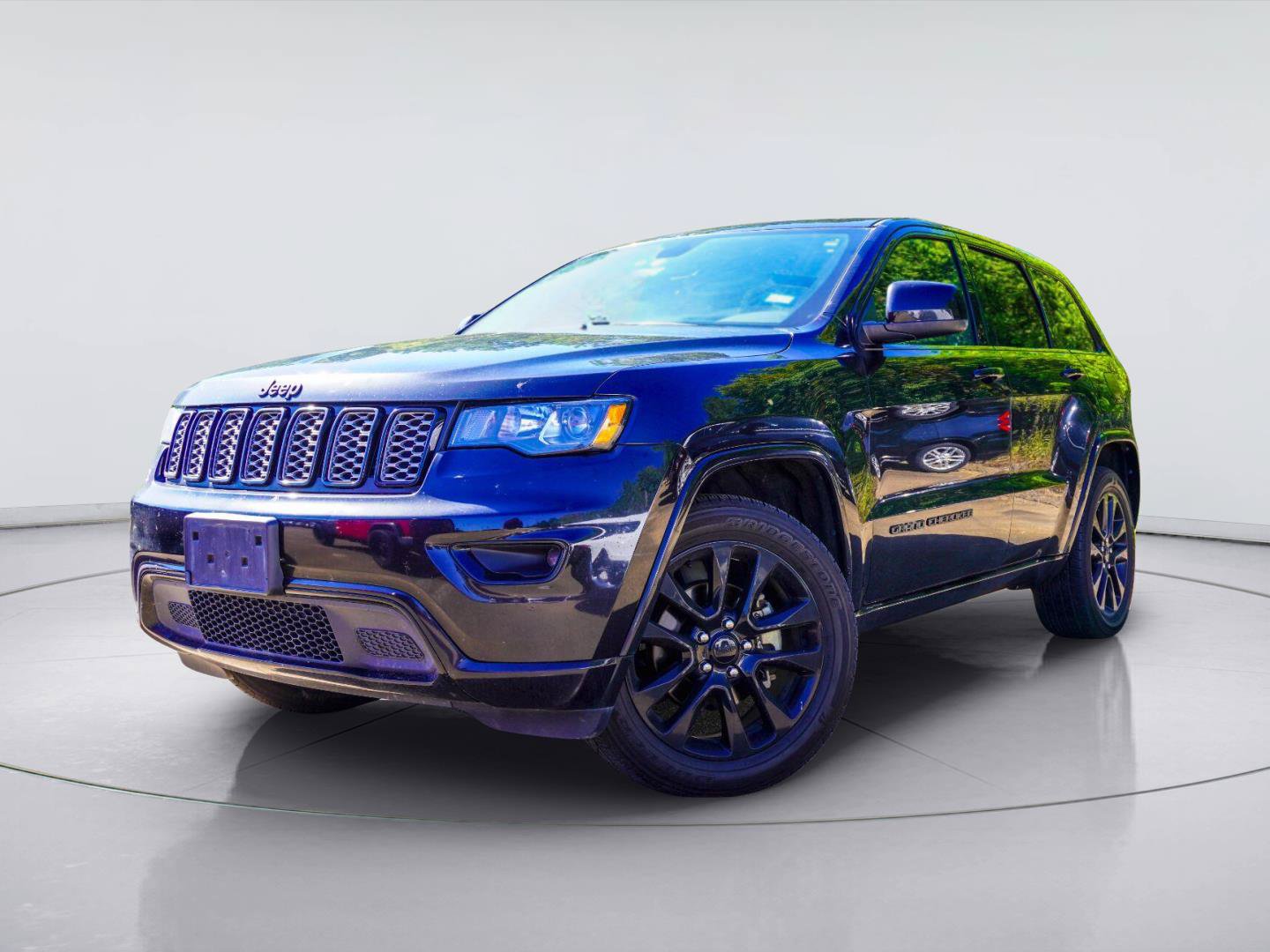 Used 2020 Jeep Grand Cherokee Altitude RWD image 1