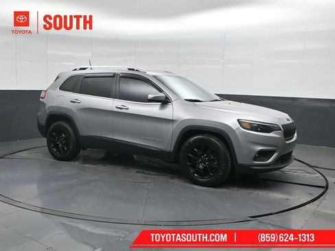 Used 2019 Jeep Cherokee Latitude w/ Popular Appearance Group image 4