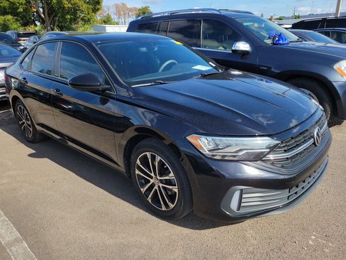 Used 2023 Volkswagen Jetta Sport image 2