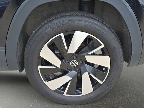 Used 2025 Volkswagen Atlas Cross Sport SE AWD/4WD image 36