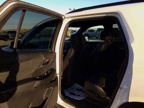 Used 2023 Chevrolet Traverse LT image 12