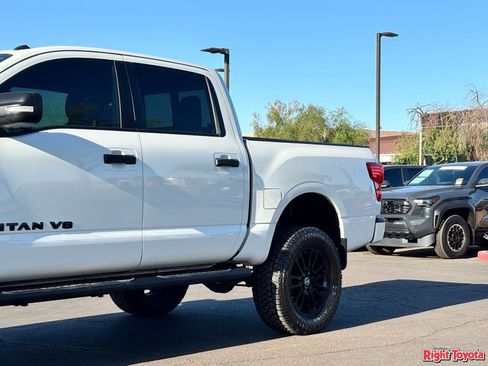 Used 2019 Nissan Titan SV w/ SV Convenience Package AWD/4WD image 8