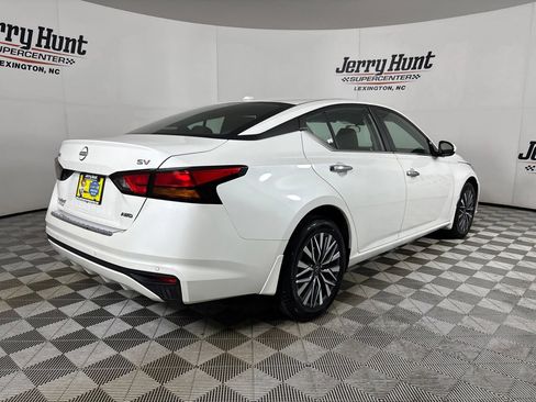 Used 2023 Nissan Altima 2.5 SV AWD/4WD image 6