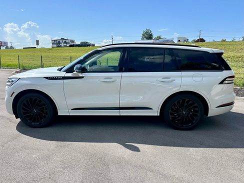 Used 2023 Lincoln Aviator Reserve w/ Equipment Group 201A RWD image 8