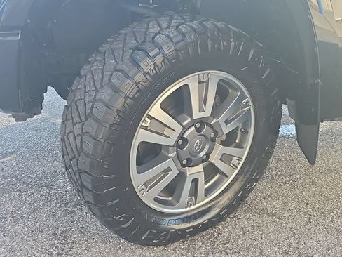 Used 2019 Toyota Tundra Platinum AWD/4WD image 32