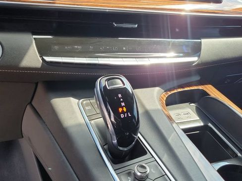 Used 2021 Cadillac Escalade Premium Luxury w/ Driver Assist Tech Package AWD/4WD image 21