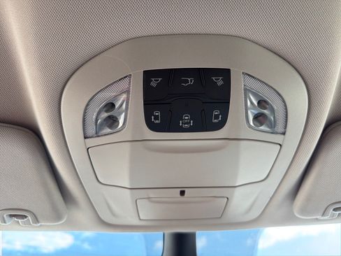 Used 2023 Chrysler Pacifica Touring-L FWD image 23