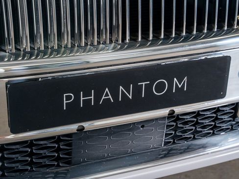 Used 2022 Rolls-Royce Phantom Sedan image 22