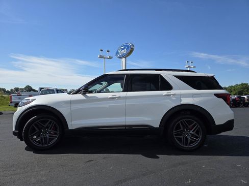 Used 2025 Ford Explorer ST-Line w/ ST-Line Street Pack AWD/4WD image 14