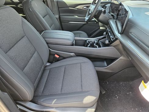 New 2026 Chevrolet Traverse LT w/ Sun and Wheel Package FWD image 10