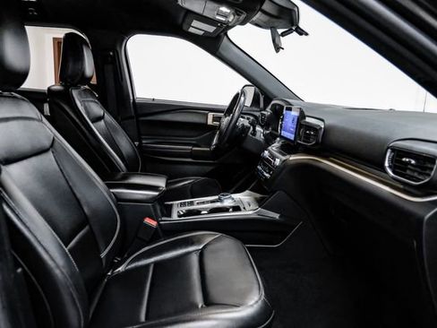 Used 2020 Ford Explorer XLT w/ Equipment Group 202A image 28