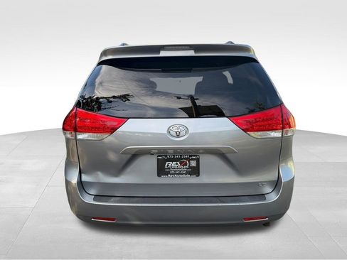 Used 2013 Toyota Sienna LE FWD image 5