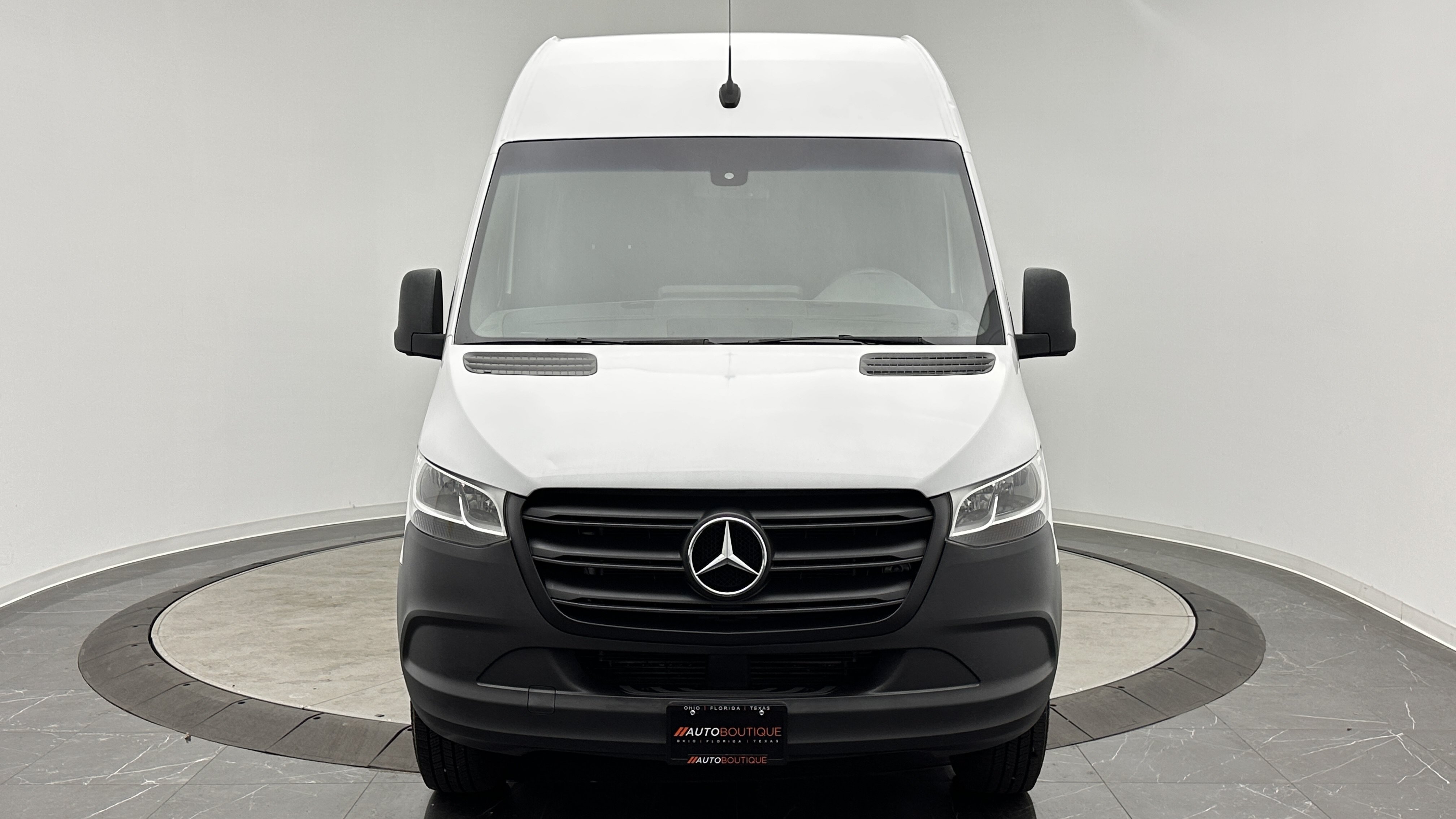 Used 2023 Mercedes-Benz Sprinter 2500 image 2