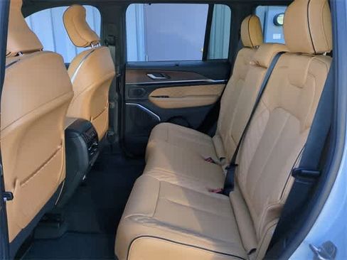 New 2025 Jeep Grand Cherokee Summit image 21