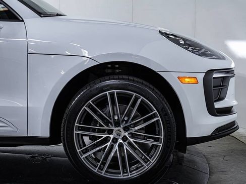 Certified 2025 Porsche Macan AWD/4WD image 11