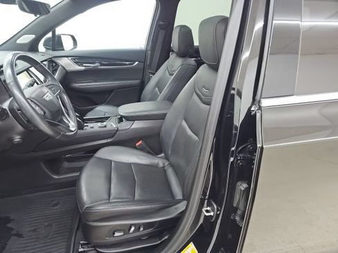 Used 2023 Cadillac XT6 Premium Luxury w/ Technology Package AWD/4WD image 2