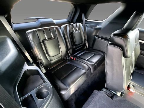 Used 2018 Ford Explorer XLT w/ Equipment Group 202A AWD/4WD image 23
