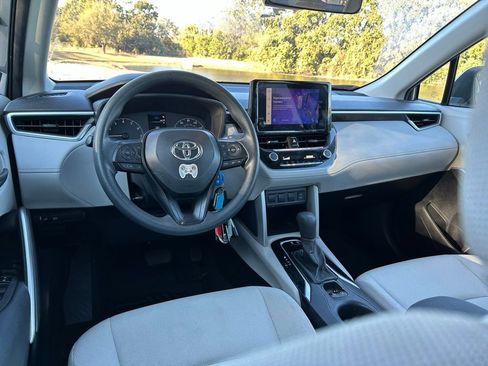 Used 2024 Toyota Corolla Cross L image 12