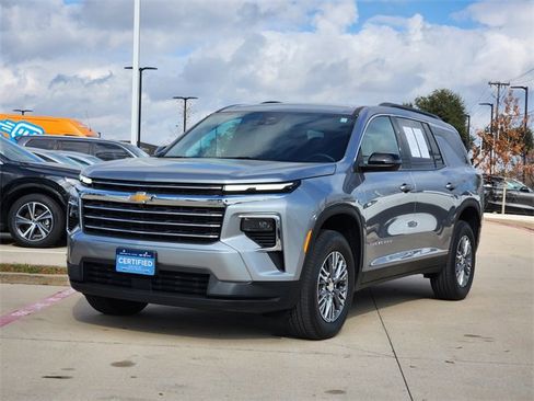 Certified 2025 Chevrolet Traverse LT image 2