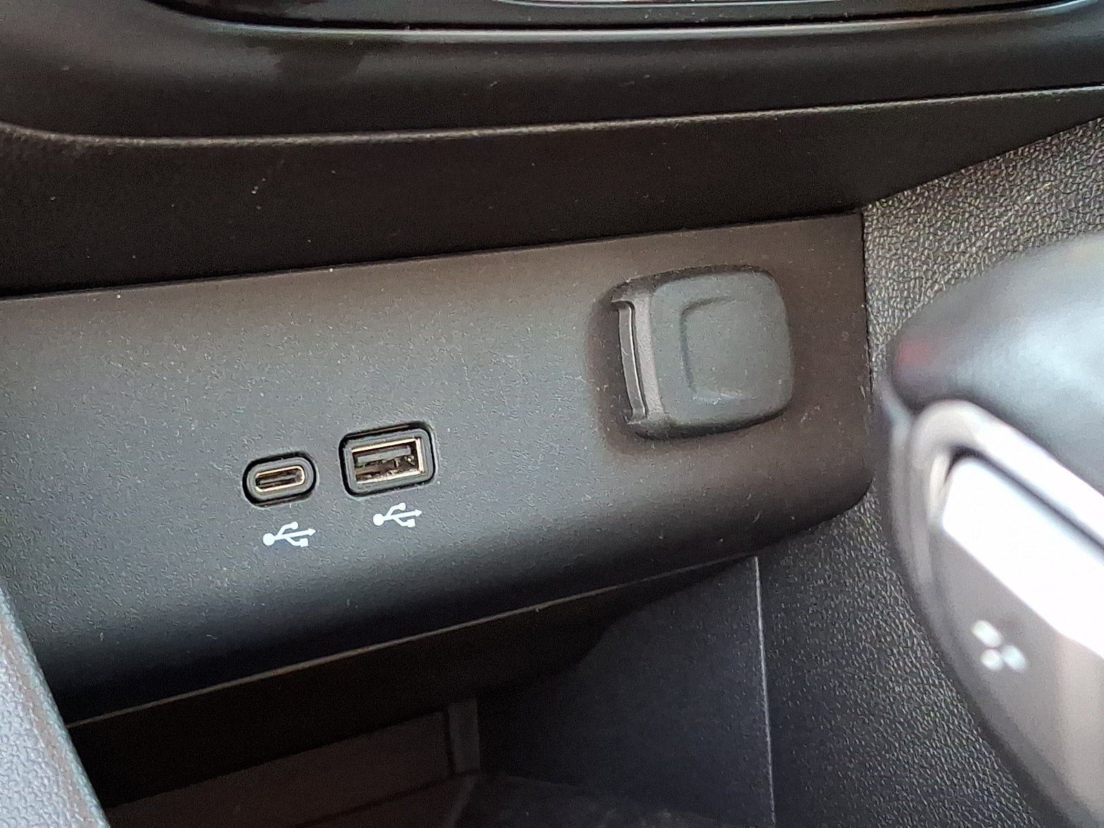 Certified 2024 Buick Encore GX Preferred FWD image 18