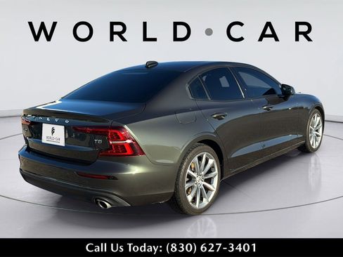 Used 2020 Volvo S60 T5 Momentum image 17