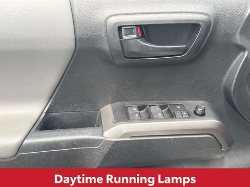 Used 2021 Toyota Tacoma SR5 AWD/4WD image 15