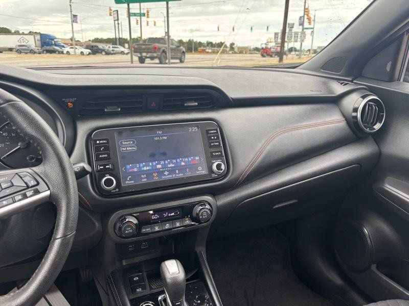 Used 2022 Nissan Kicks SR w/ Interior Electronics Package FWD image 11